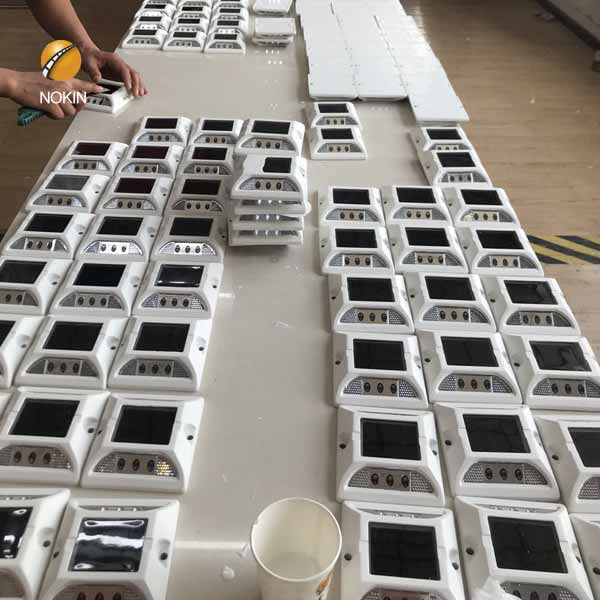 chind led solar road studs factory
